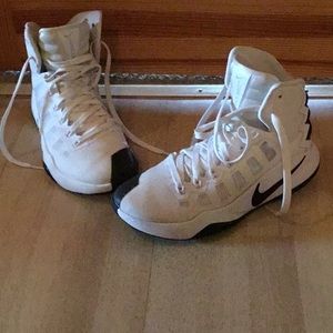 Nike women’s/girls basketball sneakers